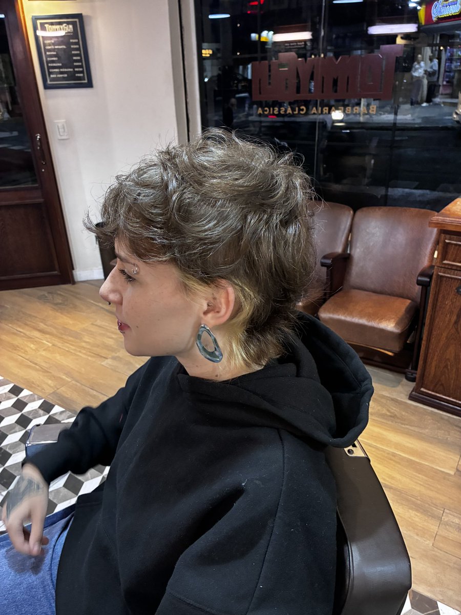 gabsbagabs's tweet photo. toda vez que uma desfem encontra uma barbearia que entende seu pedido, uma fada nasce https://t.co/0avGrZhKsd