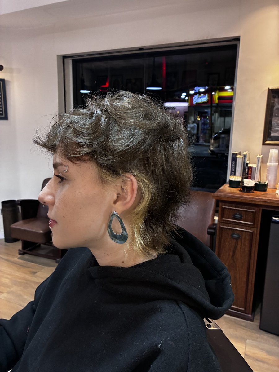 gabsbagabs's tweet photo. toda vez que uma desfem encontra uma barbearia que entende seu pedido, uma fada nasce https://t.co/0avGrZhKsd