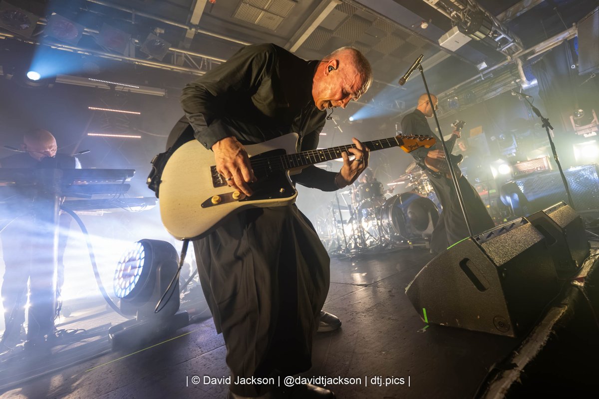 davidtjackson's tweet photo. A few photos from @numanofficial's headline gig at @roadmender in #NN tonight. The first of two shows he's playing at the venue. Full review and more photos to follow on @ChronandEcho.
#Numan #GaryNuman https://t.co/zaQriVas5B