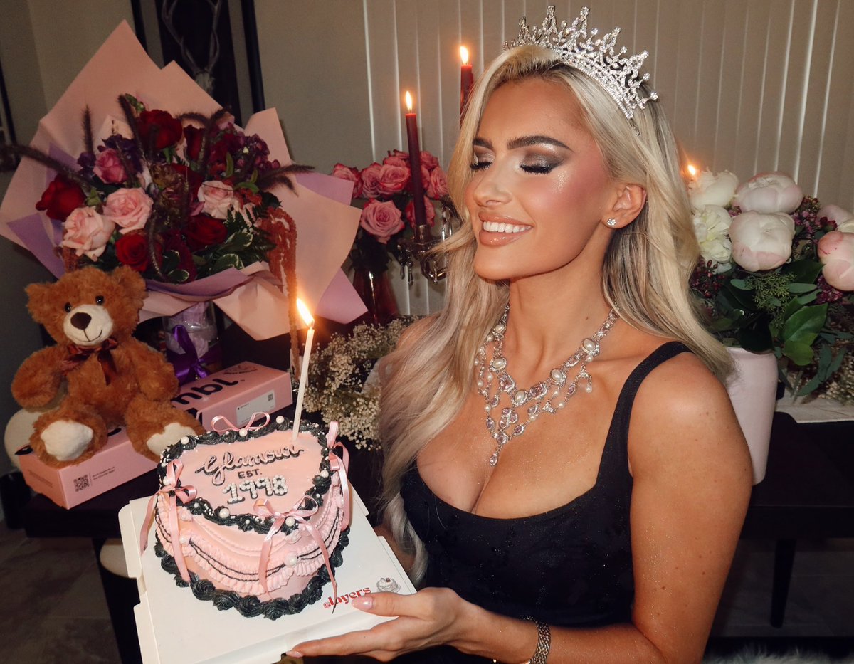 BlakeMonroeWWE's tweet photo. i already have everything 🧁 https://t.co/HTefOMpMEM