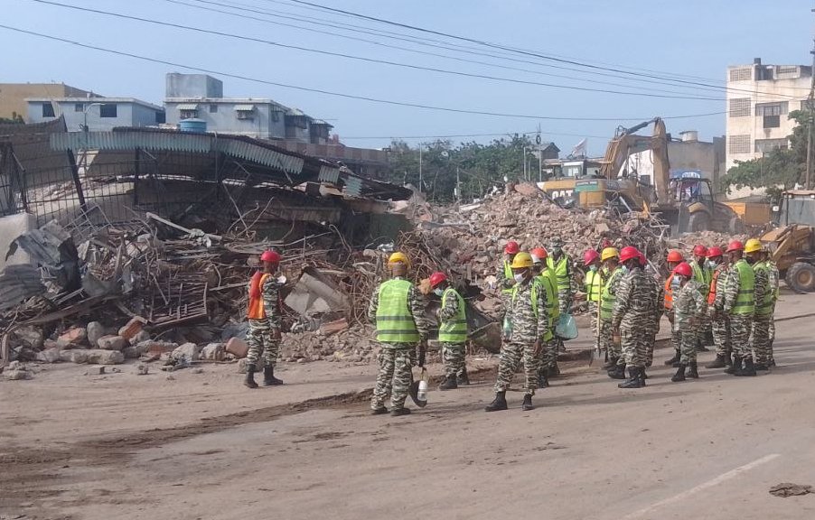 avnve's tweet photo. #Regiones || Más de seis personas laboran en la reconstrucción en el corredor Oeste del estado La Guaira

➡️https://t.co/zJ57IyqMqi https://t.co/peU2rHSu1k