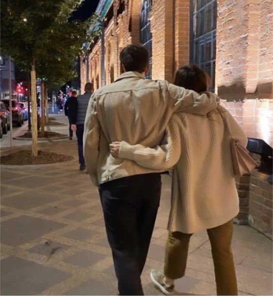 deityofnightt's tweet photo. night walks and talks https://t.co/EKTxEJl0lt