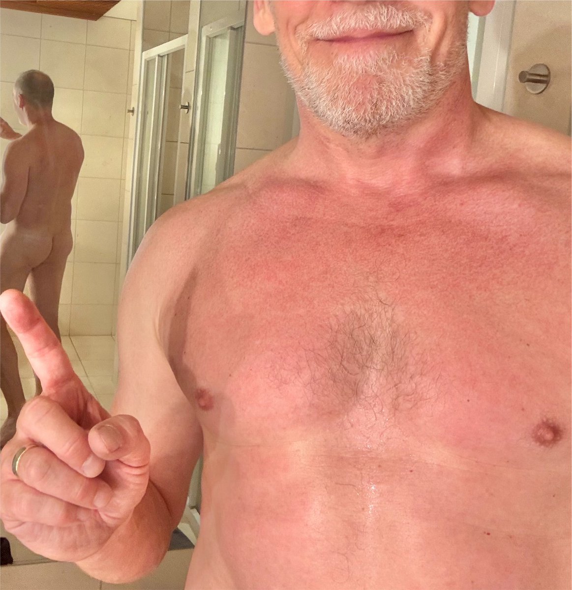 Mattmanic3's tweet photo. Hey studs. Back in London this weekend. Hit me up on sniffies if you want to slide into me. Paddington area hotel. #baddad #hotelsex #cum https://t.co/znfbAE8Hmg
