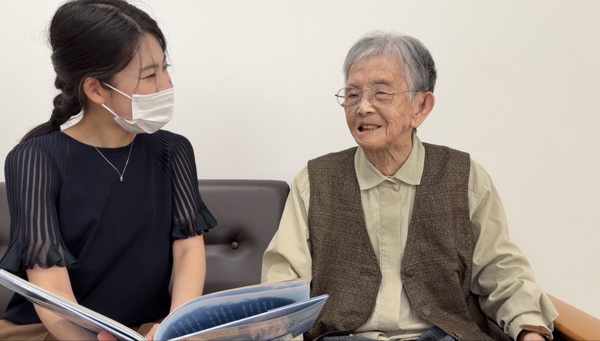 Anju_niwata's tweet photo. ★広テレ! NEWS
「心がたまらんかった しぃちゃんは被爆者」(国土社）
99歳の被爆者・阿部静子さんの生涯　絵本に🕊️
https://t.co/msHmHEHUFU
取材が終わりに近付いた時
「この時間を大切にしたいです。私にとっては尊い時間です。」と、嬉しかったです。ぜひ絵本で、しぃちゃんと会ってください☺️ https://t.co/SO8SG2OnIu
