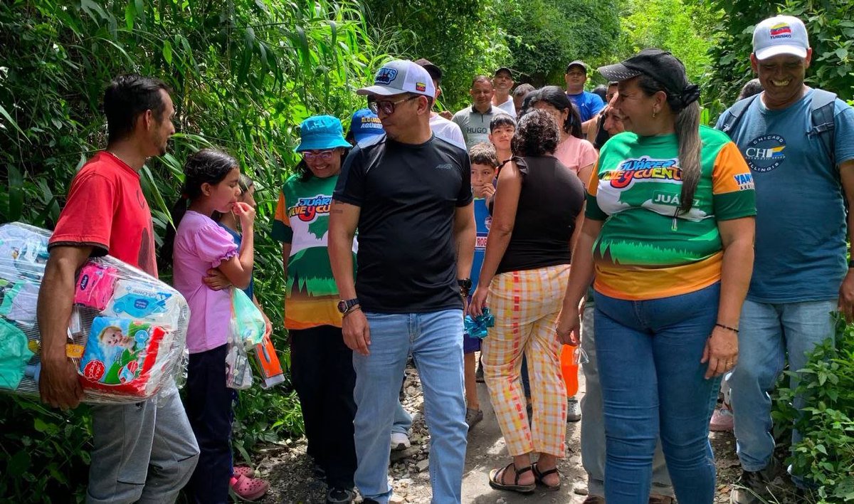 avnve's tweet photo. #Regiones || Alcalde de Barquisimeto inspeccionó plan de asfaltado en vía Guayamure

➡️https://t.co/3dGqJ9sBou https://t.co/KIn42aJhLd