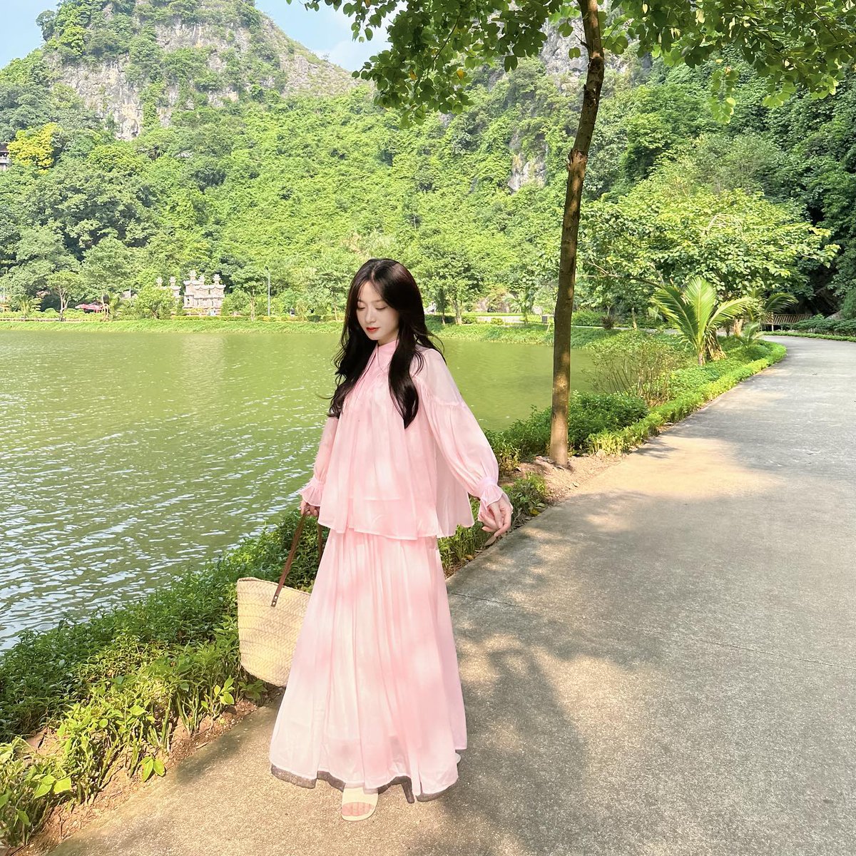 EradithZuniga's tweet photo. Top of the morning! 🚀 You should know that no matter what yesterday was, today is a fresh start. ✨
sZukw https://t.co/MdGiZvleZO