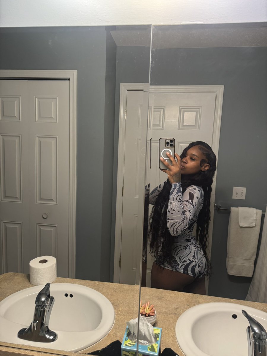 PrettyBIGgotti's tweet photo. Anybody wanna have my pvssy 🍑💦🍆🤤 https://t.co/QRXLmfW4Sz