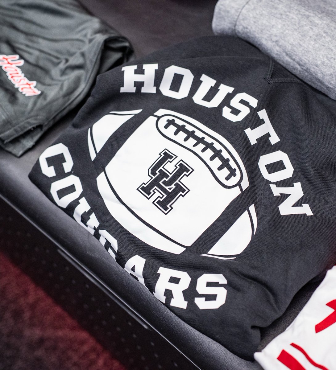 UHCougarFB's tweet photo. .@UHEquipment getting us right for fall camp🔥 https://t.co/HDl4kGBMDx