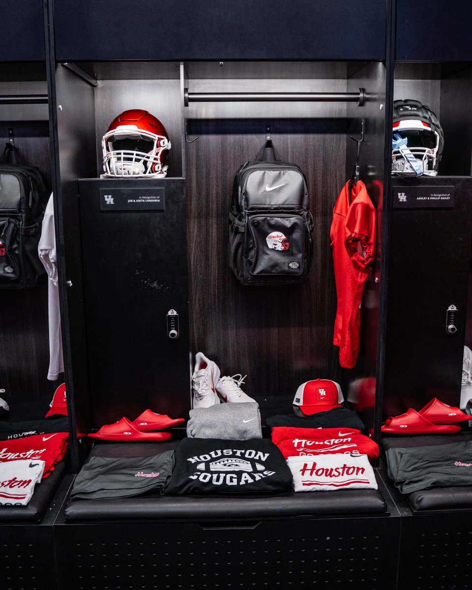 UHCougarFB's tweet photo. .@UHEquipment getting us right for fall camp🔥 https://t.co/HDl4kGBMDx