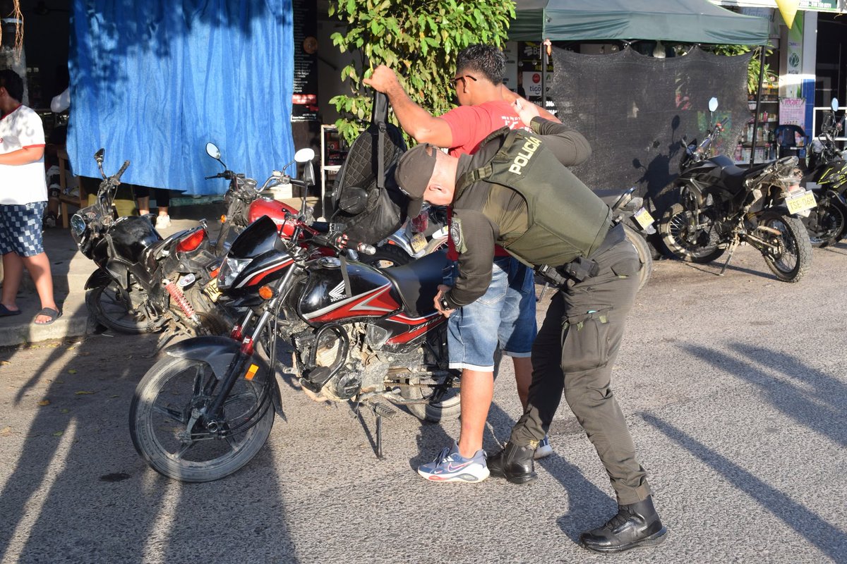 SabanaDeTorres1's tweet photo. 🛑 En articulación entre Secretaría de Tránsito y Transporte y Policía Sabana de Torres, se realizan controles operativos a vehículos, verificando documentación exigida por la ley para su movilización🏍️ https://t.co/A5b0ATEesn