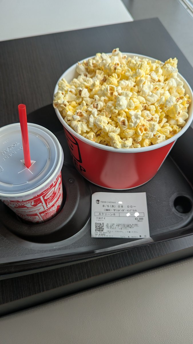 dewkydewky's tweet photo. 日本で朝8時に映画が見られるなんてすごい😱 https://t.co/TfIwY16gpj