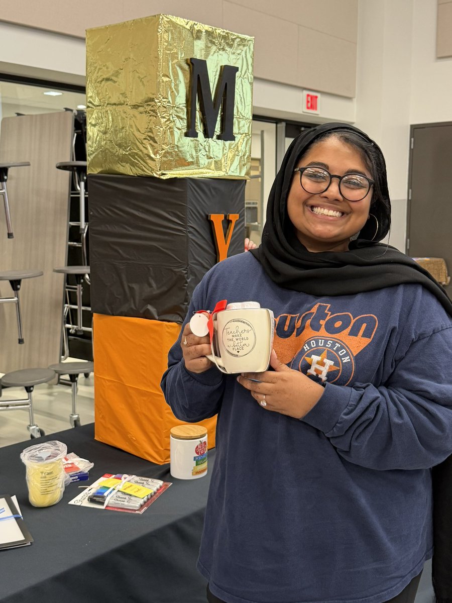 MsLeighaB's tweet photo. Breakfast to dancing to collaborating to raffle prizes...I think it's going to be a GREAT year! What do you think?😅🧡🐾 @MYE_Leopards @malalapto @FortBendISD 
#BetterStrongerTogether #LeadWithJoy https://t.co/Owq7XOucwf