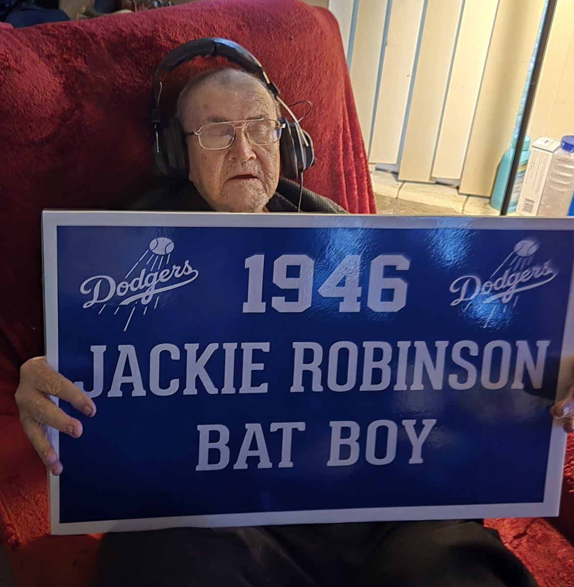 NavigatorBill's tweet photo. @Nomar5 @SportsNetLA @jphoornstra @DodgerInsider  @realnedcolletti @Dodgers @nbc6  The 12 YO batboy seen in the oldest known film footage of Jackie Robinson in integrated baseball https://t.co/zkhJaAHDLF is now 92 and will be in Miami for the game September 13th. Come say hi! https://t.co/kxS50trtcz