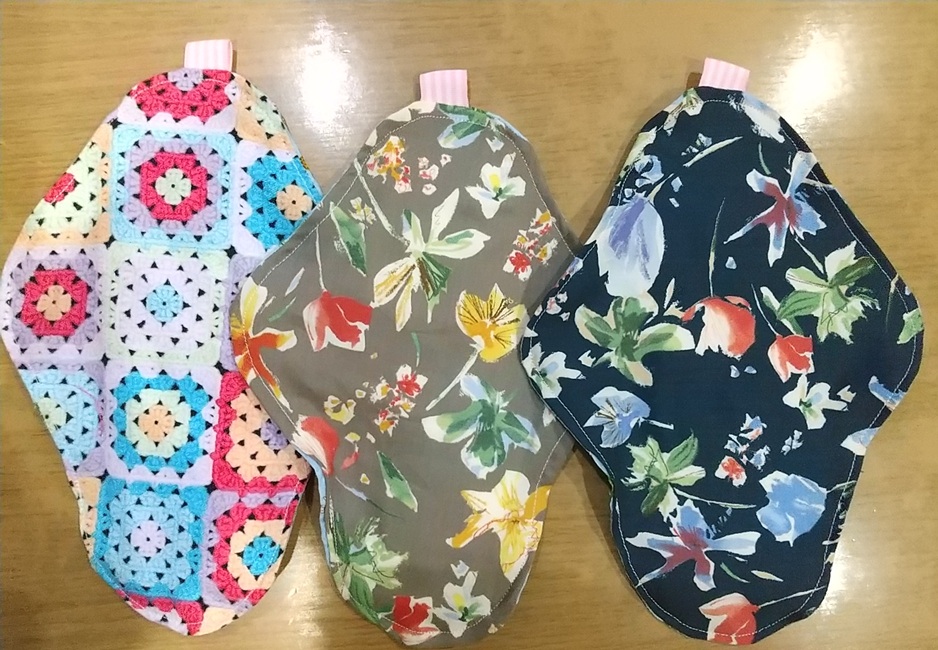 yuupon0311's tweet photo. 昨日はオーダーの
布ナプキンビエラ生地Ｍ３枚作製
選択したから乾いたらスナップ付けて
専用出品（２枚目画像）
最近林檎100円で売ってないね　高い
178円で買った
体温36.5
血圧91/72
体重43.7
傷口の横辺り押すとまだ痛いなぁ
左卵巣があったトコ
今度先生に聞いてみよう
色々気になる事も出てくる https://t.co/vuebhspx5n