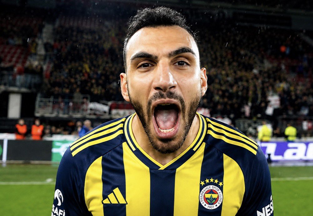 _salih_klc_'s tweet photo. Vangelis Pavlidis
Benfica
Liga Portugal
D.T/Yaş: 21 Kas 1998 (27)
Uyruk:🇬🇷Yunanistan
Boy: 1,86m
Mevki: Santrafor
Yunanistan Güncel Milli oyuncu

🇬🇷Bebides 2000 (2004-14), 🇩🇪VfL Bochum (2015-16) alt yapılarda yetişip, 🇩🇪Dortmund II ve 🇳🇱Willem II’de oynadıktan sonra Tem2021’de 2,5M€‘ya 🇳🇱AZ Alkmaar’a, Tem2024’te 18M€’ya 🇵🇹Benfica’ya transfer olmuştu.

Kulüp kariyerinde 421maçta 210G 83A (maç başına 0,7 skor katkısı) katkı yapıp 44sarı 1kırmızı kart gördü. 421 maçta, 32,412dk (maç başına 77dk) süre aldı.
28kez Yunanistan alt yaş Milli takımlarda forma giyip 10G, 57kez Yunanistan Milli takımda forma giyip 10G attı.
165 🇳🇱Eredivisie, 67 🇵🇹Liga Portugal, 44 🇩🇪Bundesliga U19, 32 🇩🇪Almanya 4.lig, 22 Şampiyonlar Ligi, 21 Konferans Ligi maçı var.

Pavlidis özellikle son 5sezondur çok formda.
Son 5sezonda çıktığı 247 maçta 140G 43A (maç başına 0,74 skor katkısı) yapmayı başardı.

Pavlidis; sırtı dönük oynayıp bağlantı yapabilen, hem oynayan hem oynatan, hem atan hem attıran KOMPLE bir santrafordur.
Çift ayaklı, top tekniği, pas kalitesi ve oyun görüşü yüksek, zeki, çalışkan bir oyun lideridir. Pavlidis derine gelip oyun kurmasının yanı sıra dribbling konusunda da oldukça meziyetli, çok yönlü, gezgin, hareketli, mobil bir santrafordur.
Pavlidis iyi bir kilit pas ve harika bir uzun top atıcısıdır.
İkili mücadele ve hava toplarındaki başarısı da ortalamadır.
Attığı son 16penaltının 15’ini gole çevirerek bu alanda %93,75 gibi çok önemli bir başarı kaydetti.

2023 başında 12M€ güncel piyasa değeri varken FB’mize önerdiğim Pavlidis’in 28M€ güncel piyasa değeri, Haz2029’a kadar sözleşmesi bulunuyor.
Benfica’nın Pavlidis için 50M€ bonservis beklentisi var.

Pavlidis, FB’de çok iş yapar.
Pavlidis, FB’nin hücumdaki birçok sorununa çare olur.
Ama 50M€ da çok büyük para, iyi düşünmek lazım.
👀👇🤔📈🚀💯