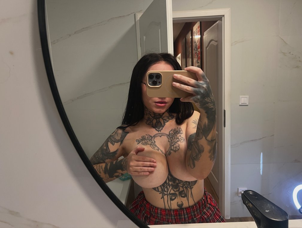 EvaVixen66's tweet photo. almost gave the timeline a heart attack but gotta keep u guessin 😜🤐 https://t.co/eUBkiTBV7G
