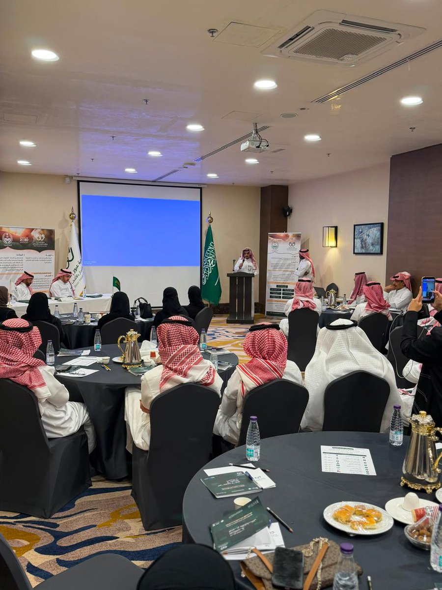 HCCHT_SA's tweet photo. سعدنا اليوم في جمعية عبور إنسان لمكافحة الاتجار بالأشخاص بعقد اجتماع تعريفي استعرضنا خلاله دور الجمعية، ومهامها، وأهدافها، واستراتيجيتها، بحضور مميز من ممثلي عدد من الجهات الحكومية ذات العلاقة.

كما تضمن اللقاء التعريف بمبادرة تفعيل اليوم العالمي لمكافحة الاتجار بالأشخاص، وتنفيذ استبيان قياس المعرفة بمكافحة الاتجار بالأشخاص؛ بهدف تعزيز الوعي المجتمعي، ودعم الجهود الوطنية في الوقاية من هذه الجريمة، وبناء الشراكات الفاعلة بما يسهم في تحقيق رسالة الجمعية وخدمة المجتمع.

#اليوم_العالمي_لمكافحة_الاتجار_بالأشخاص #مكافحة_الاتجار_بالأشخاص #جمعية_عبور_إنسان #الشراكة_المجتمعية
#التوعية