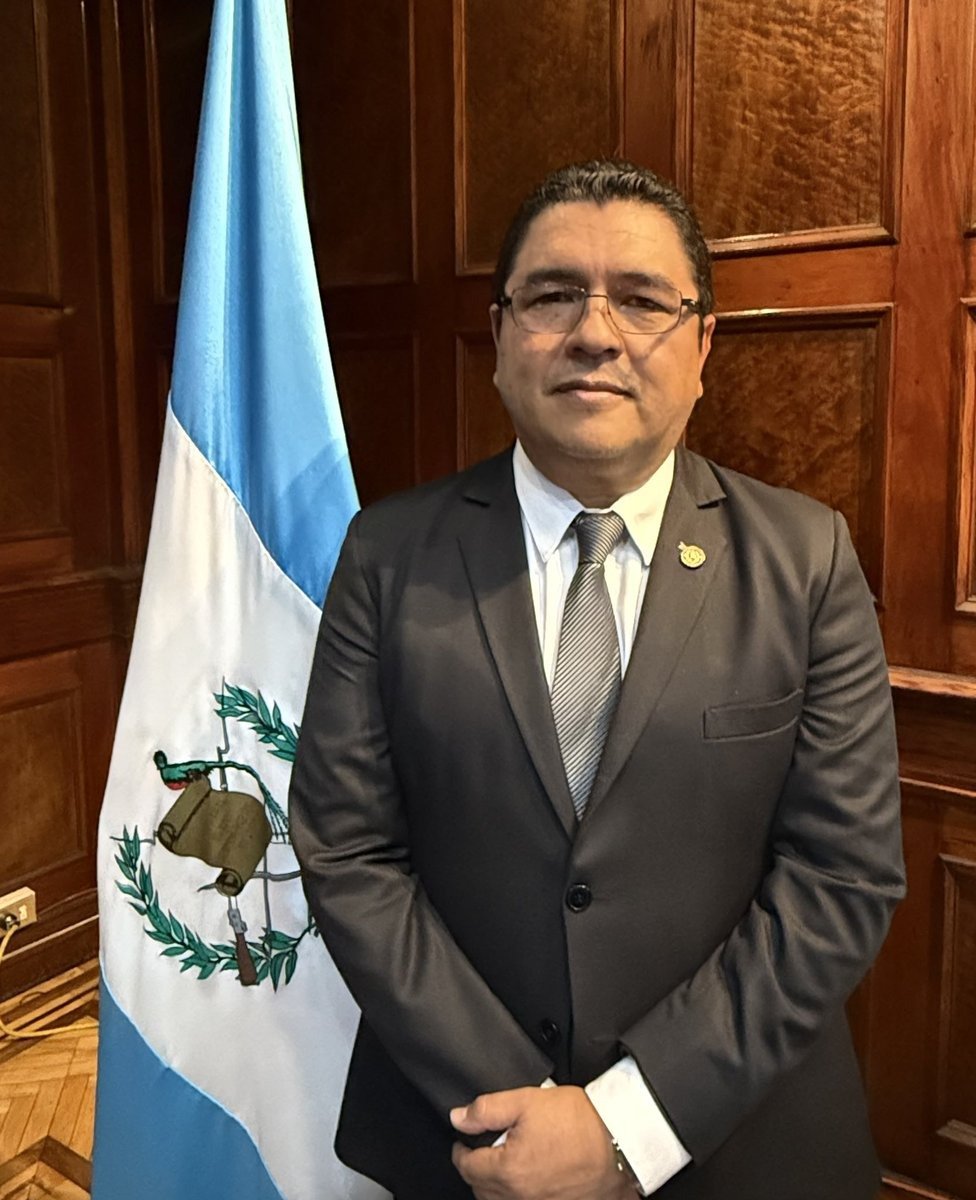 afroman1327's tweet photo. Para que recordemos las caras de esos magistrados que obligaron a la Contraloría a darle su finiquito a este narco rector.

Traidores de la educación pública. https://t.co/In9TzyaCir