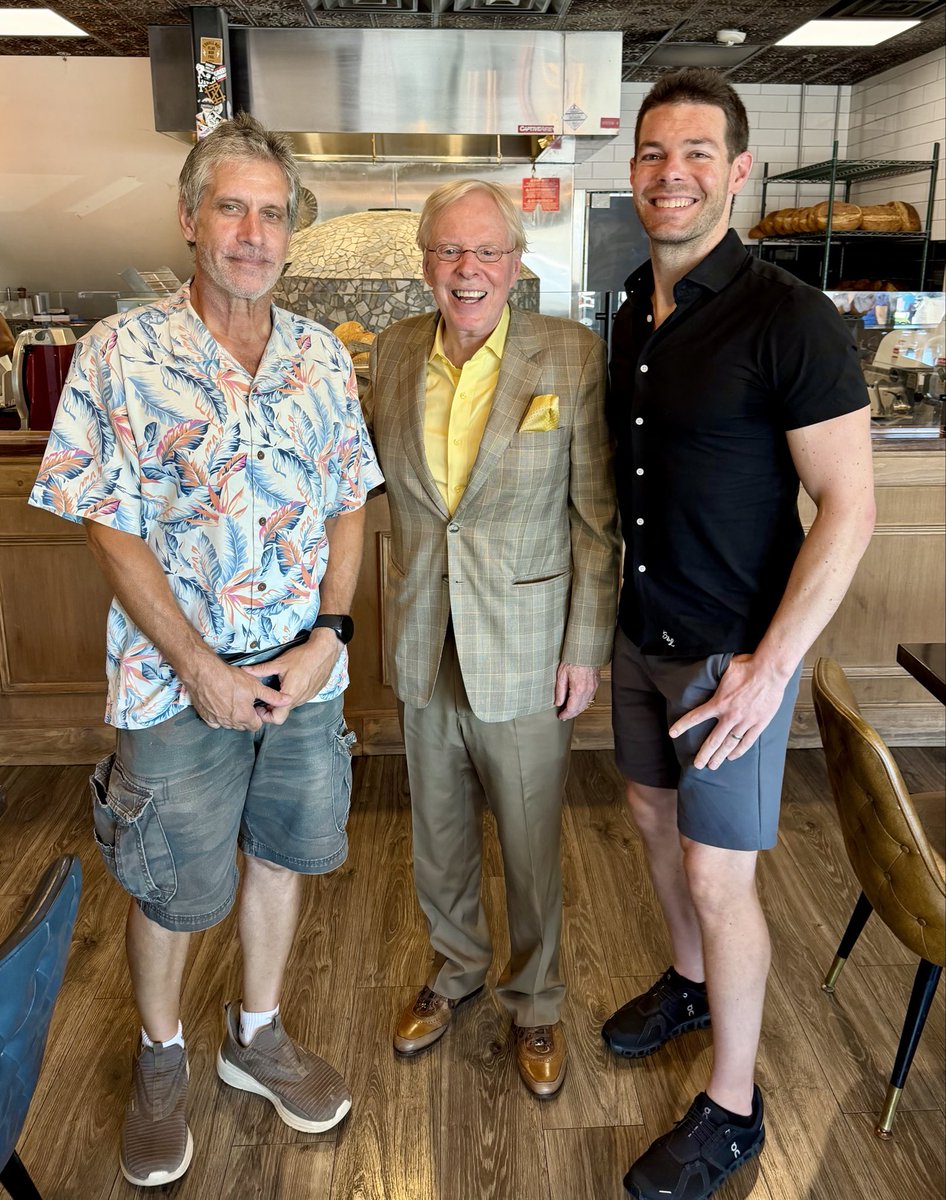 LayOfTheLandes's tweet photo. Lunch with living legends @lasvegascris and @RoxyLasVegas at Esther’s Kitchen. @bet_bash has peaked before it begins. https://t.co/boUpBXOdEK