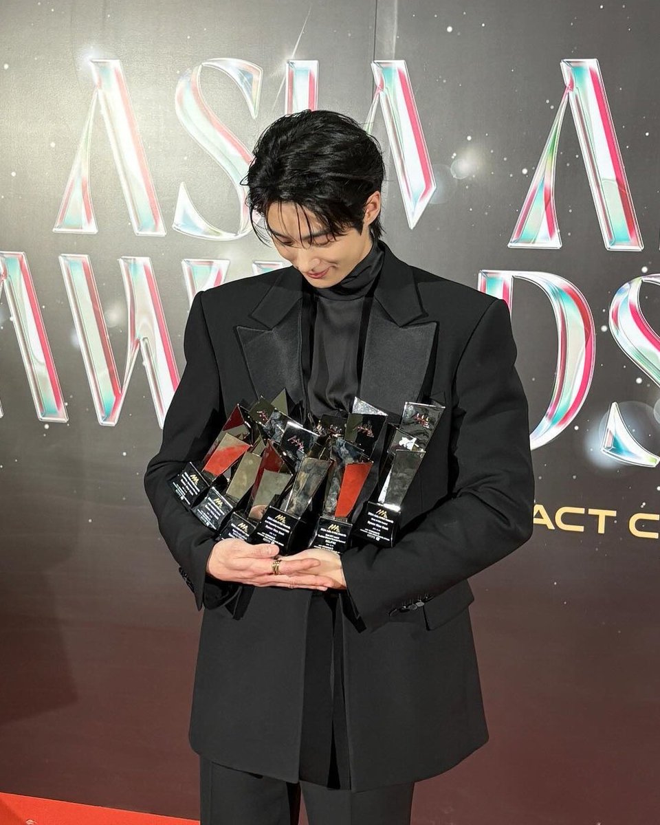 byeonwoonist's tweet photo. #ByeonWooSeok is confirmed to attend the Asia Artist Awards (AAA) 2026 as part of the actor lineup on december 5–6 at kaohsiung national stadium!!

WOOSEOK IS BACK TO AAA THIS DECEMBER 😭 https://t.co/cgafO1dCB1