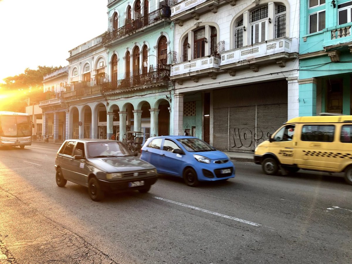 cubadebatecu's tweet photo. 🇨🇺🚗Nuevas flexibilizaciones en la política de transmisión, importación y comercialización de vehículos en Cuba, anunciadas por el ministro de Transporte, Eduardo Rodríguez Dávila. 

🔗https://t.co/LL23PDq0sI https://t.co/YN90bAi8ow