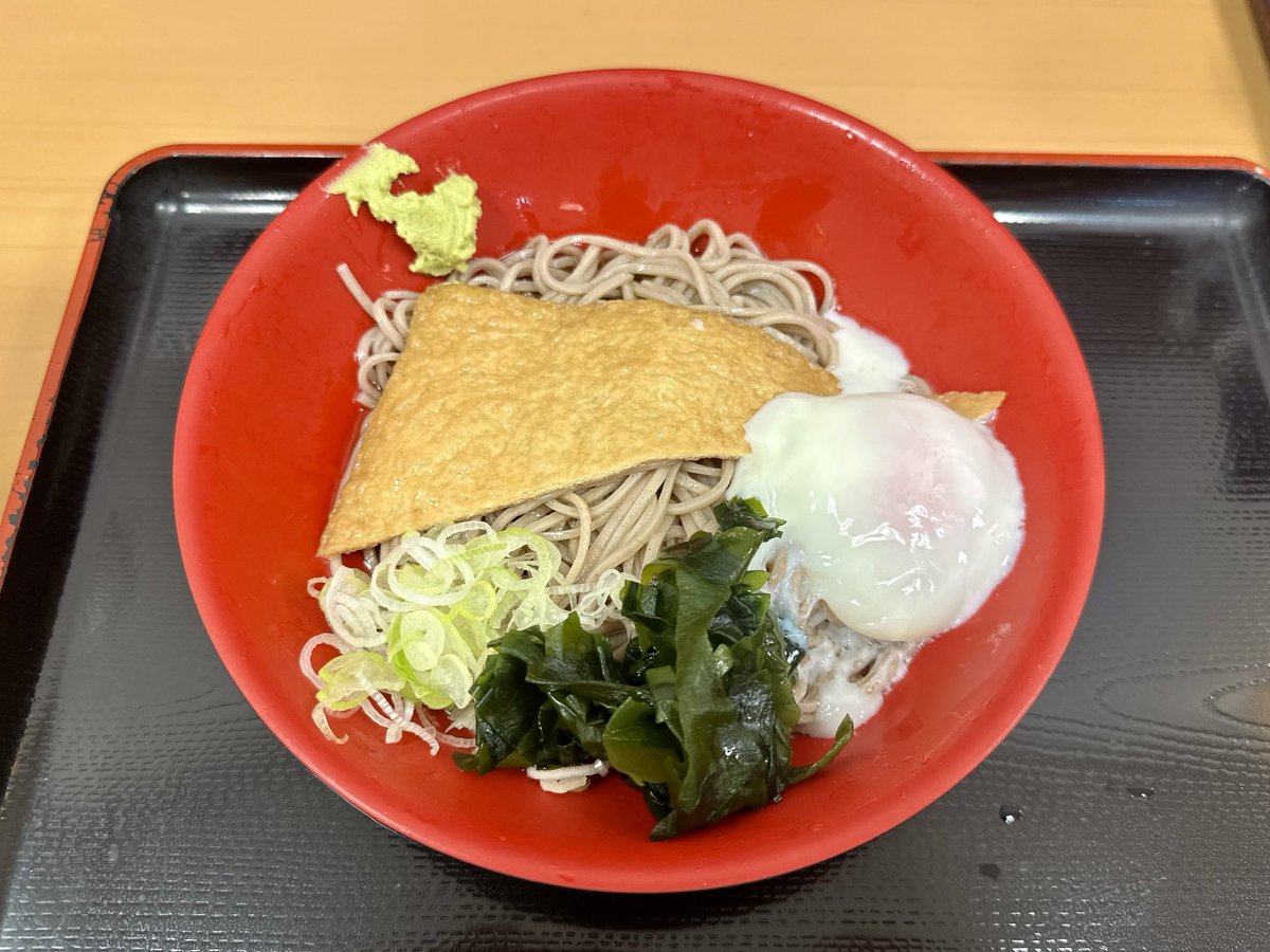 hiroaki31408083's tweet photo. 涼しいので温かいのにするか迷いましたが冷朝きつね🍜
#富士そば https://t.co/XbWJ6f4w3V