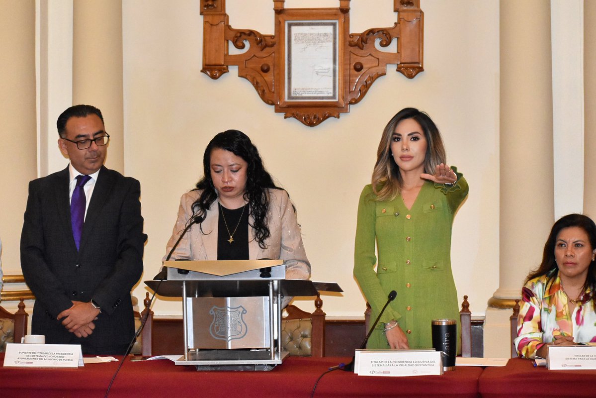 ZairaGlez6's tweet photo. 🙌🏻 Llevamos a cabo la Segunda Sesión Ordinaria del Sistema Municipal para la Igualdad Sustantiva, donde rindieron protesta   integrantes permanentes y la  Comisión Impulsora del Sistema Municipal de Cuidados.

En #LaCapitalImparable seguimos impulsando acciones con perspectiva  de cuidados para construir una ciudad más igualitaria.