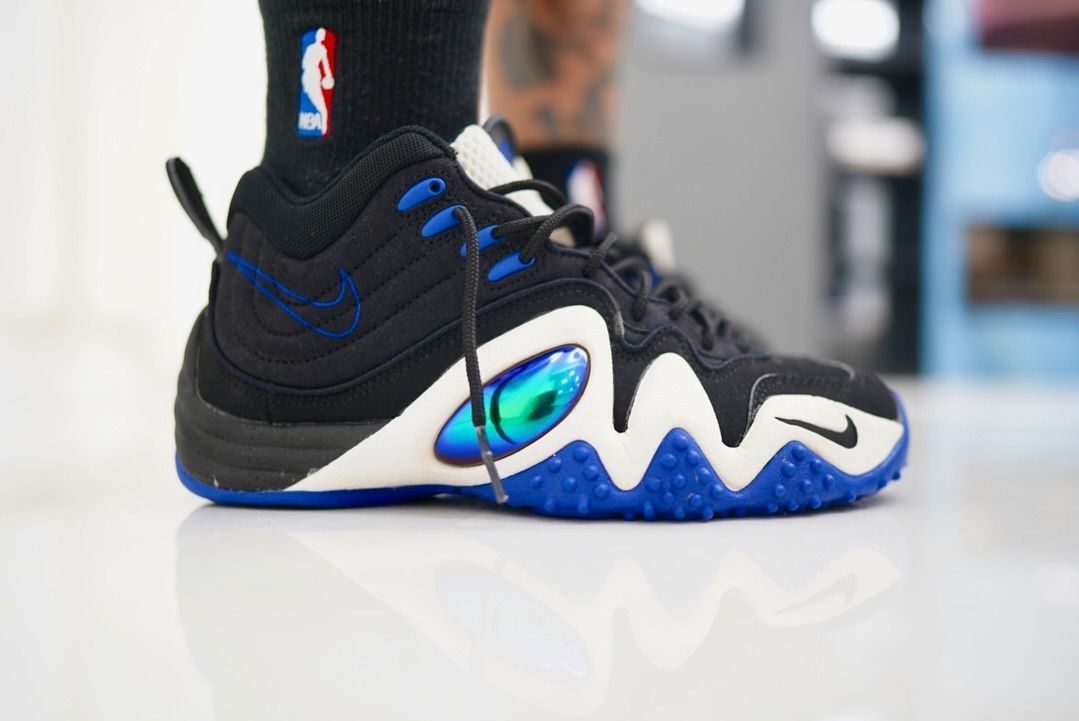 JustFreshKicks's tweet photo. Jason Kidd’s Nike Zoom Flight V returns for its 30th anniversary 🌊

🗓️ Spring 2027
💰 $170 https://t.co/FQSbekzFoK