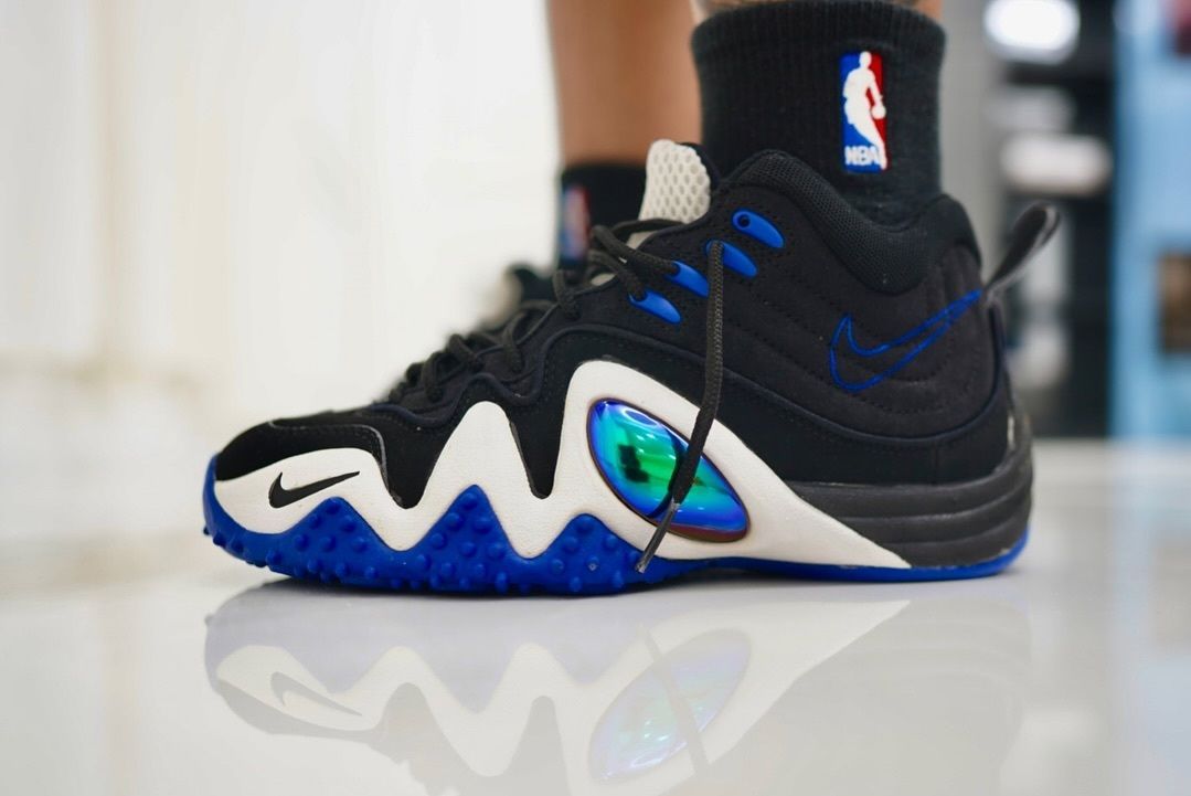 JustFreshKicks's tweet photo. Jason Kidd’s Nike Zoom Flight V returns for its 30th anniversary 🌊

🗓️ Spring 2027
💰 $170 https://t.co/FQSbekzFoK