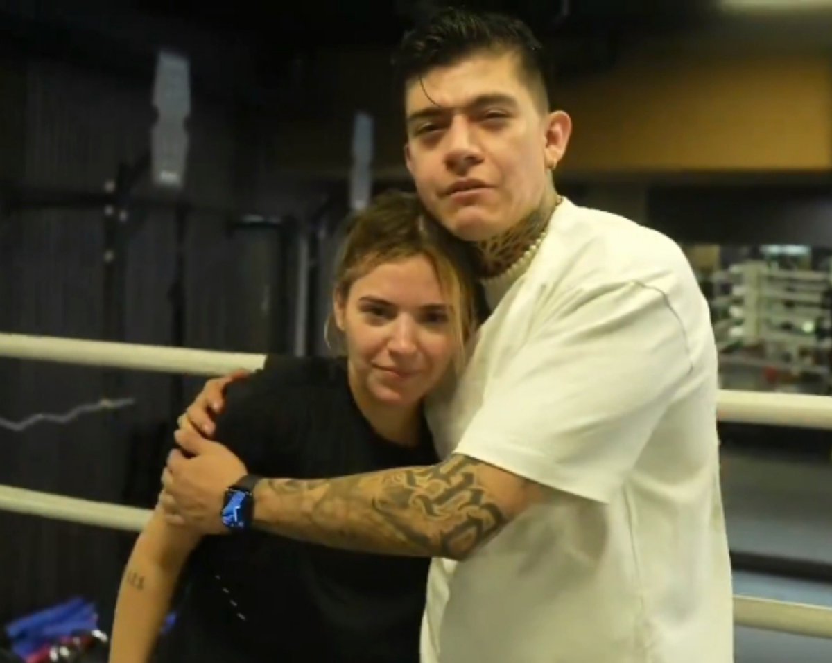 HugoQui17061363's tweet photo. Abrazo de coach / abrazo de ..... 🤣 https://t.co/XUJNAnccCv