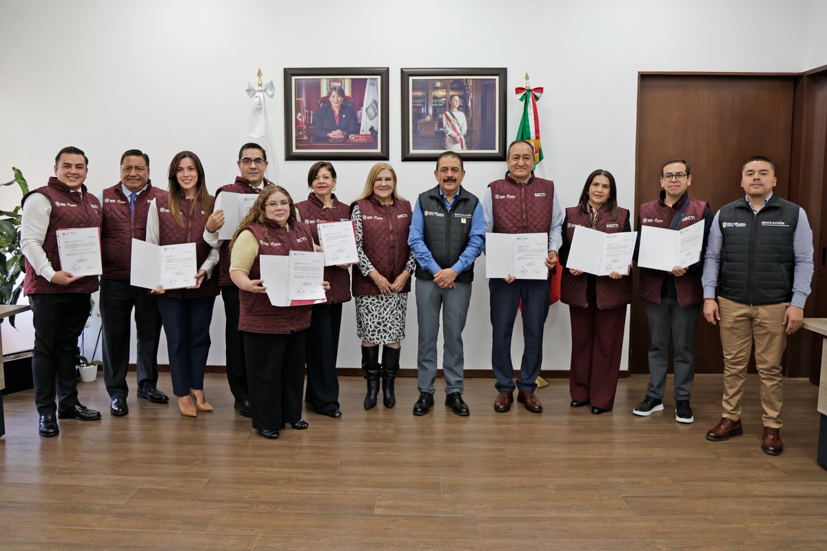 secti_edomex's tweet photo. ✨🙌🏻 Siguiendo la visión de nuestra Gobernadora @delfinagomeza para fortalecer las instituciones de educación superior, el Secretario Miguel Ángel Hernández Espejel entregó nombramientos a titulares de Universidades y Tecnológicos.🏫

#ElPoderDeServir https://t.co/KVfYlRilQP
