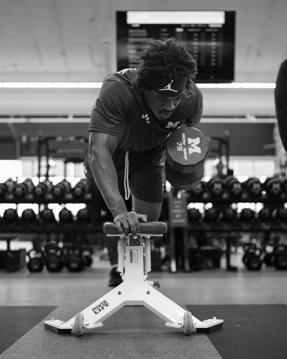 Marshall23szn's tweet photo. Travis Johnson, Smith Snowden and Savion Hiter have all reached recorded speeds of 22~ MPH

Andrew Babalola stated that he is REPPING his previous squat max of 450lbs AFTER his knee tear

Multiple player testimonies describing max lifts increasing by 3 digits…

This new S&C staff is transforming this team 〽️