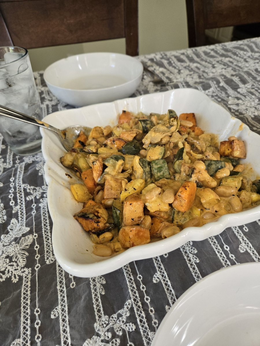 centerepublican's tweet photo. I made roasted veggies with a Sriracha cream sauce for dinner tonight. Served family style. What are you having? #Vegan #GoVegan #veganfood #veganeats #veganaf #dinner https://t.co/1btiKNHECM