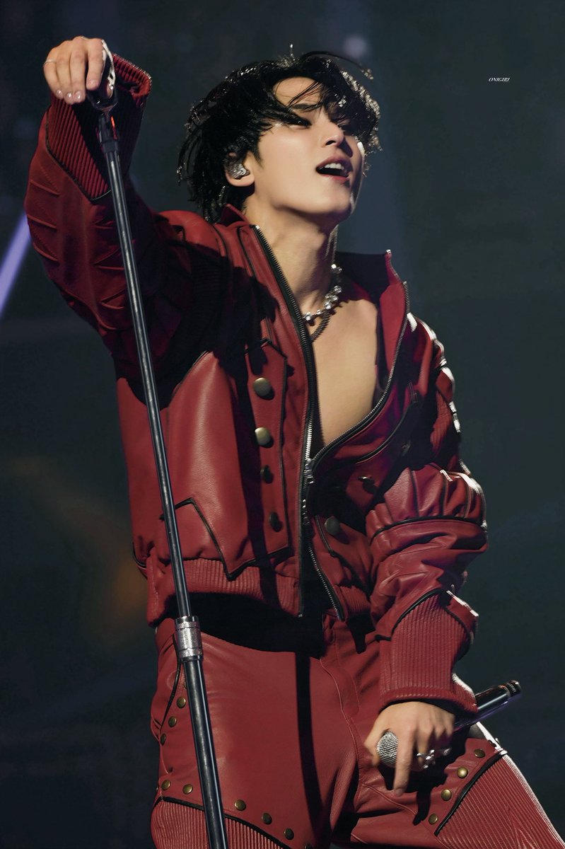 omegagyus's tweet photo. i miss seeing mingyu on stage :,)<3 https://t.co/FLhqWeIvZ3