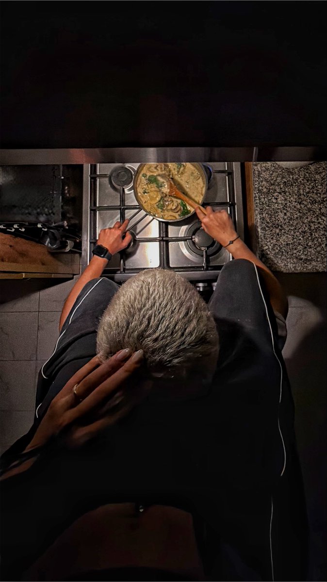 emptysign__'s tweet photo. Our love language tonight, 
cooking together 🍝🥂 https://t.co/xUeWpO07p8