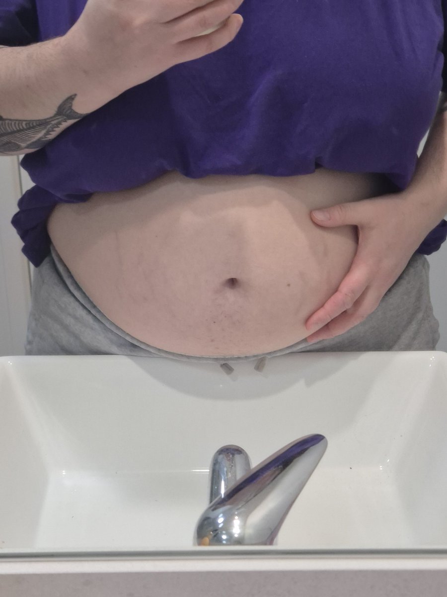 krillceptionnn's tweet photo. I want my belly to touch the sink #belly #chubby #fat #gainer #feedee #weightgain https://t.co/SZrLyhlJl2