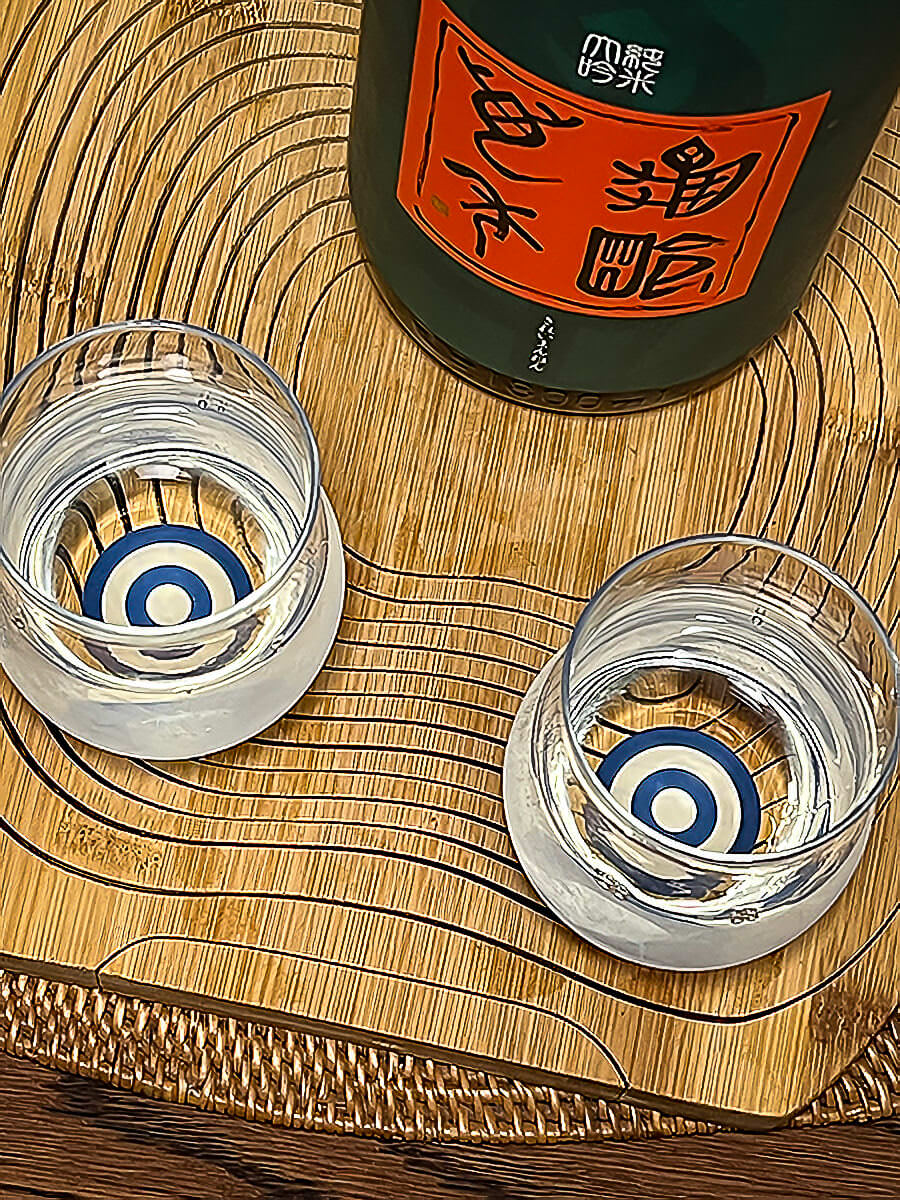 JrefSake's tweet photo. Kirei Mannen Junmai Daiginjō Genshu Gojū Nama (���齢萬年 純米大吟醸原酒五拾 生酒) is a seasonal, undiluted and unpasteurised Daiginjō that highlights the rare Senjōshin Hakumai rice. 🍶 https://t.co/Nv6iLOERtB https://t.co/hYR5wCr3T9