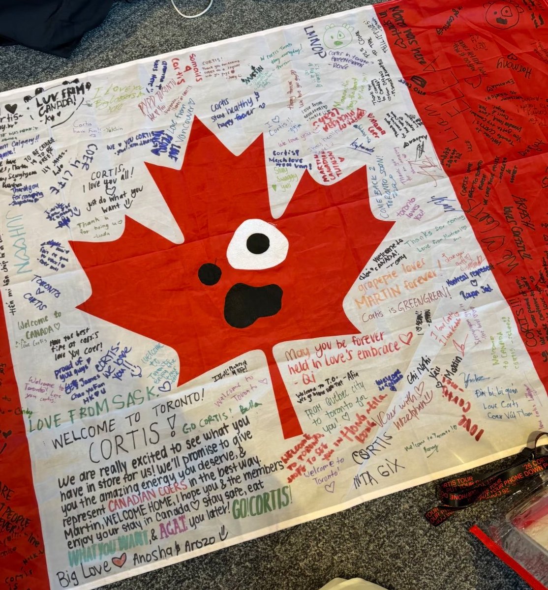 jjamshiman's tweet photo. the canada flag filled w so many sweet messages from coers to cortis this is so wholesome https://t.co/uQjSmZGLj8