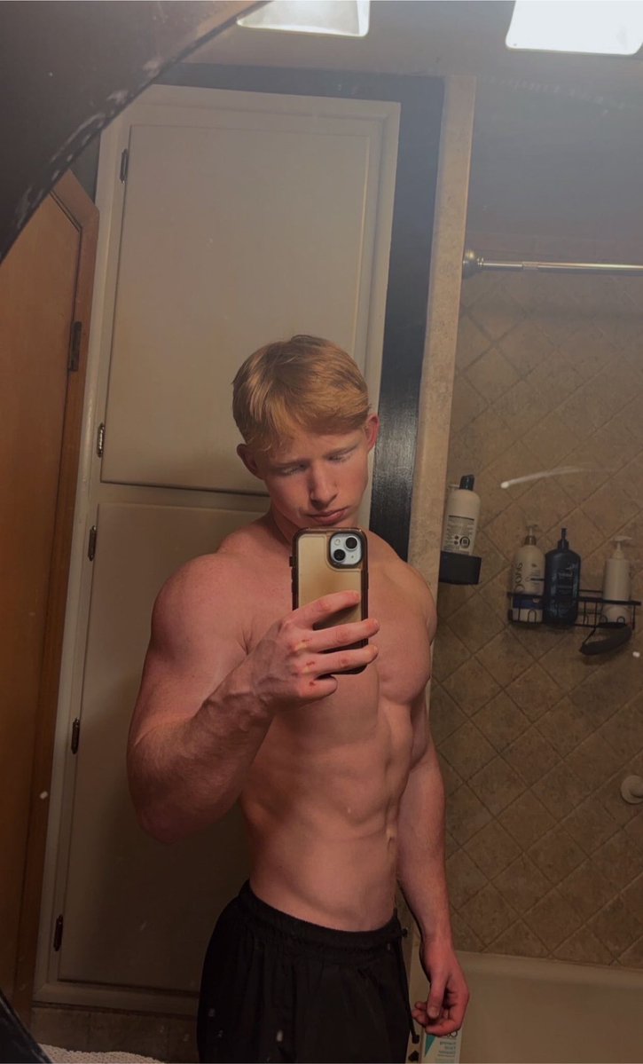 Lookdanuke's tweet photo. Smash or pass https://t.co/tvjQqqh0HW