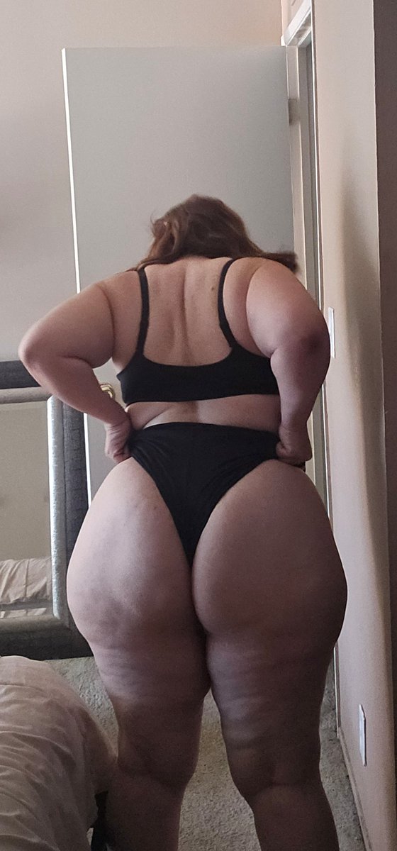 Pearlwidehips's tweet photo. Repost this if you likr what you see and I will send you a DM.
#widehips 
#bigass
#fatass
#tastyandfun
#bbw https://t.co/7yXf4J4yFn