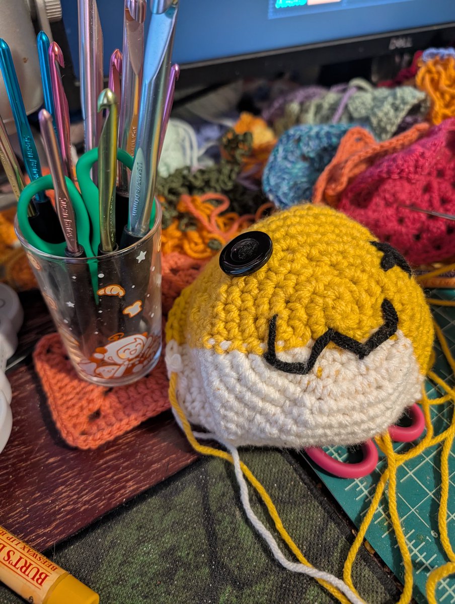 PastelArciel's tweet photo. That time I started crocheting a grem but then got distracted and haven't worked on it in like a year, whoops #rkggk https://t.co/aDbWcl4i16