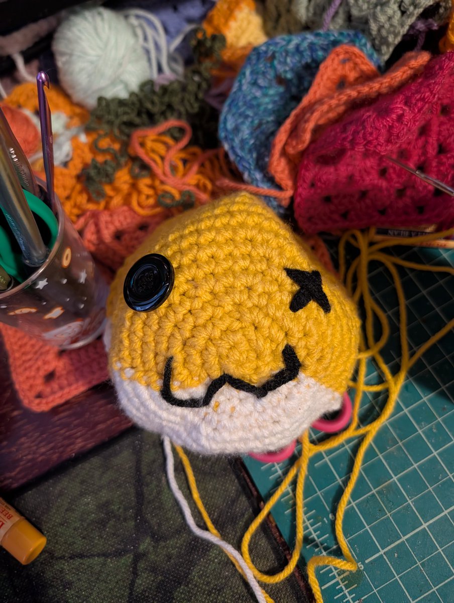 PastelArciel's tweet photo. That time I started crocheting a grem but then got distracted and haven't worked on it in like a year, whoops #rkggk https://t.co/aDbWcl4i16