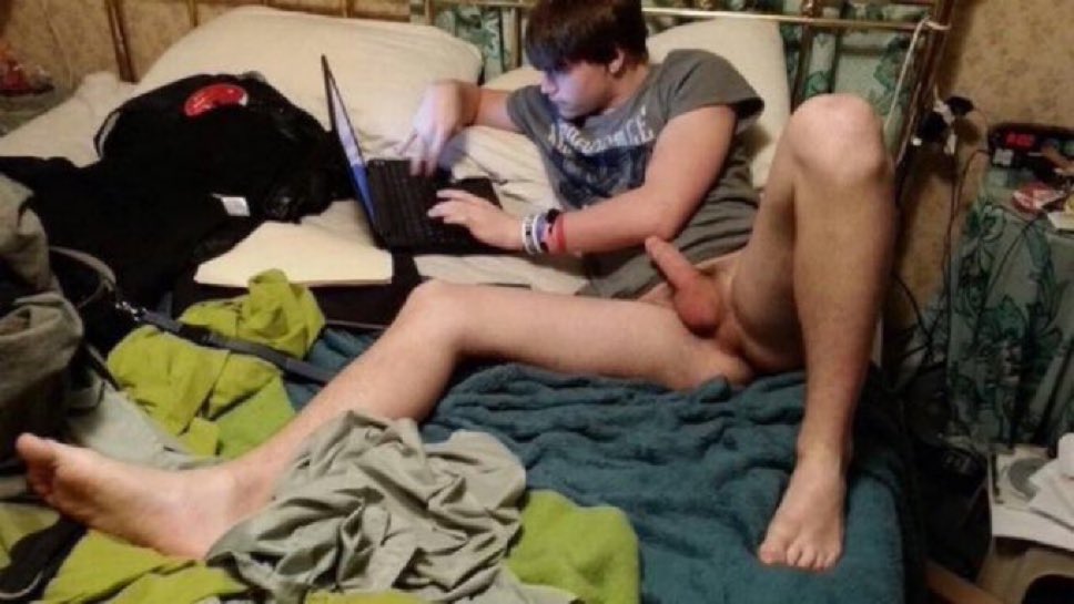 LowkMusky's tweet photo. Like and RT if you’ve ever been in the same position as this boy before 😵‍💫😮‍💨 https://t.co/4jaiN9aIeg