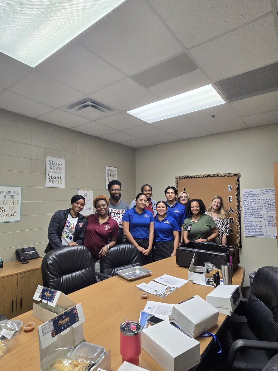 JBMS_Bears's tweet photo. What a surprise! Lopez Restaurant stopped by to offer a token community appreciation. LUNCH! We are truly grateful for the thoughtfulness of one our community partners. πΎπ»
#LeadThePAC #FBISDLevelUp #MakeYourMark https://t.co/INCUKKhrXE