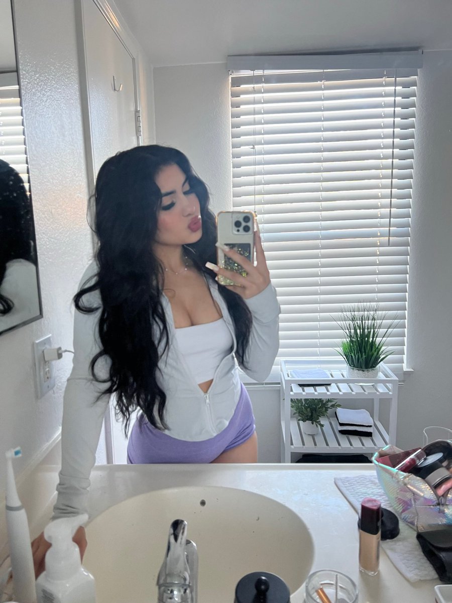 nettidoll's tweet photo. come closer https://t.co/Qkrx5yzJ1S