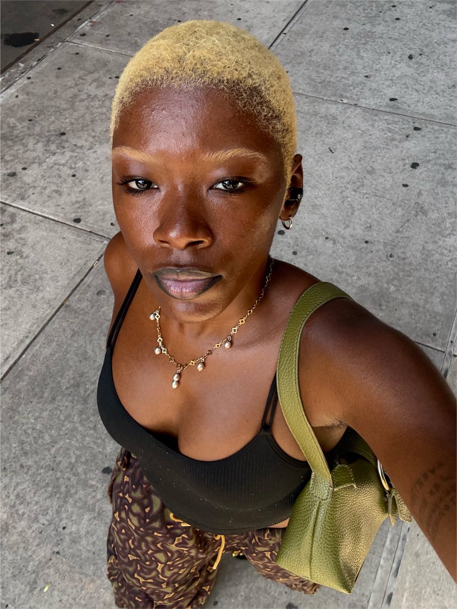 fkaprophet's tweet photo. look at what the light does to my skin &amp; eyes https://t.co/HydFx5LLsS