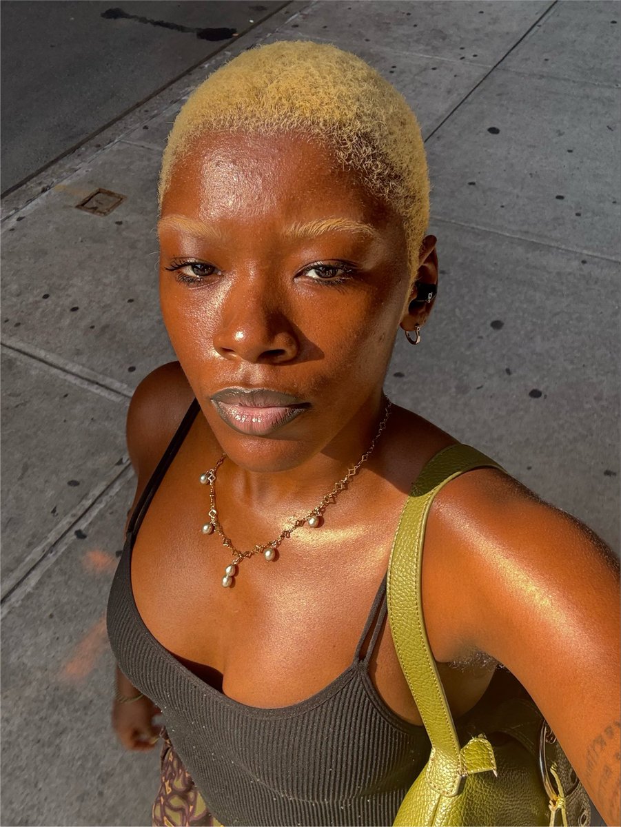 fkaprophet's tweet photo. look at what the light does to my skin &amp; eyes https://t.co/HydFx5LLsS
