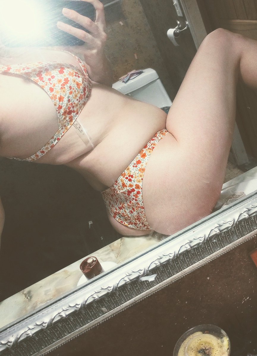 masqumandy's tweet photo. @yourthicstarr https://t.co/eqnx2Pysyz
I'm new and I'd love for you to show me what to do 👀 https://t.co/xpAnhX5CoM