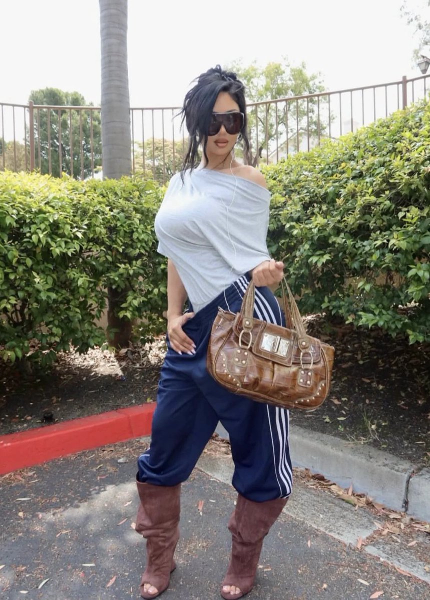 hautecnt's tweet photo. nothing like dressing up your sweatpants with a cvnty bag https://t.co/bzIOihGsAR