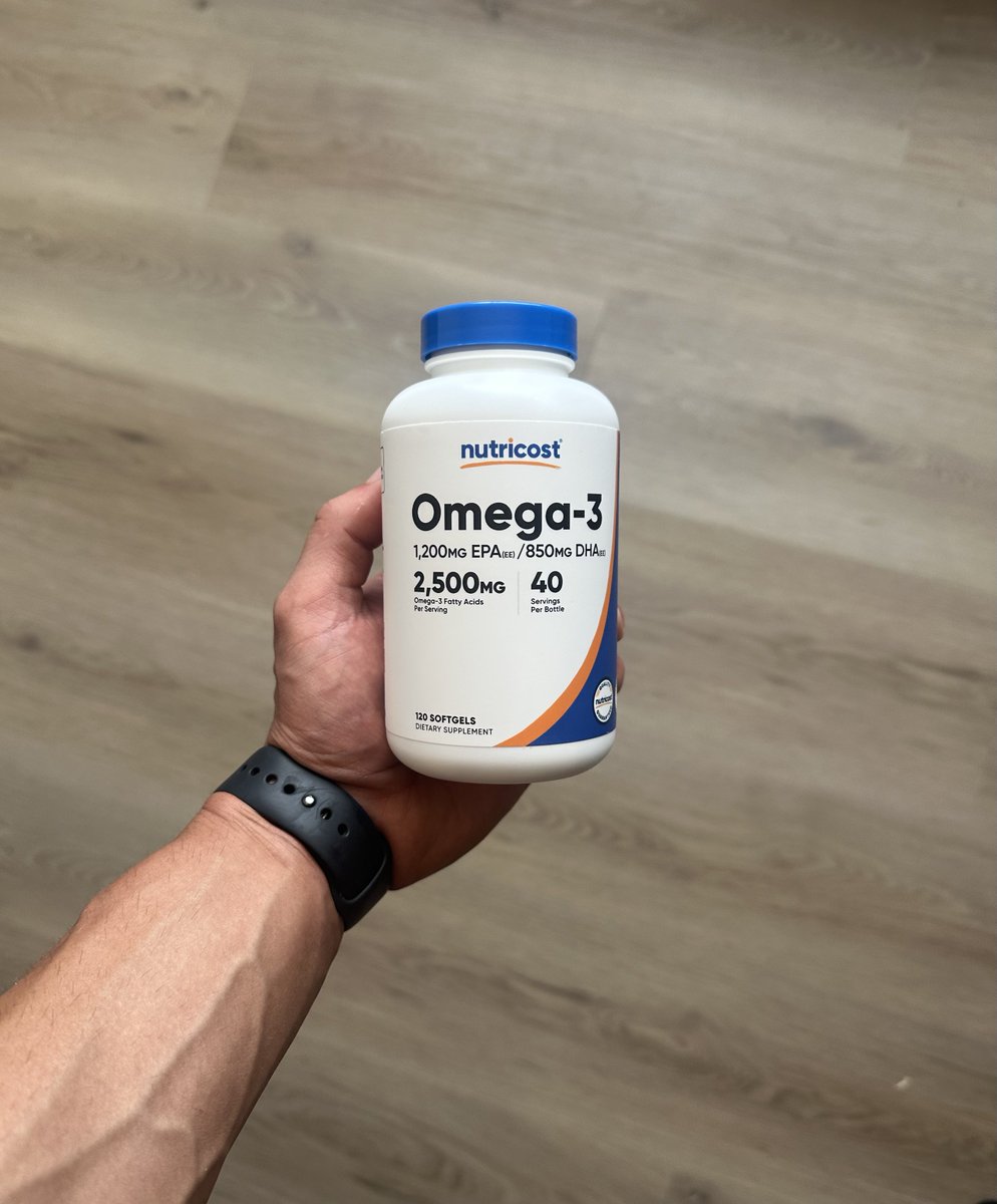 nolimit_luke_'s tweet photo. After a good talk with my man @PGC1a_RB a while back, I’ve made a conscious effort to prioritize my omega-3 intake

It was one of the only nutrients I was missing from my diet

Recently, I’ve noticed

• Noticeably better recovery from training
• Better mental clarity
• Lower inflammation

I aim for 3-5g of EPA + DHA daily while keeping my omega-6 to omega-3 ratio around 2:1

Salmon is my go-to source, and I supplement the rest